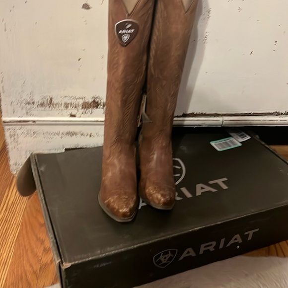 Ariat Brown Heeled Boots with Classic Western Style - Picture 4 of 17